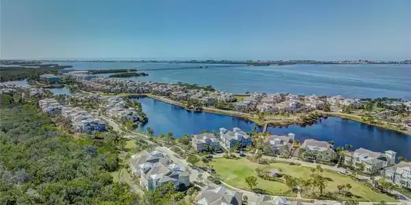 237 SAPPHIRE LAKE