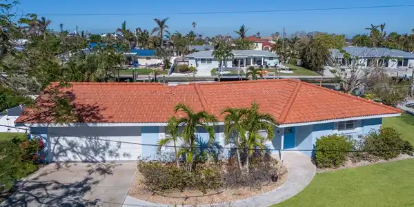 621 EMERALD LANE