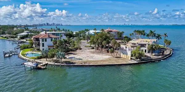 305 S SHORE DRIVE S