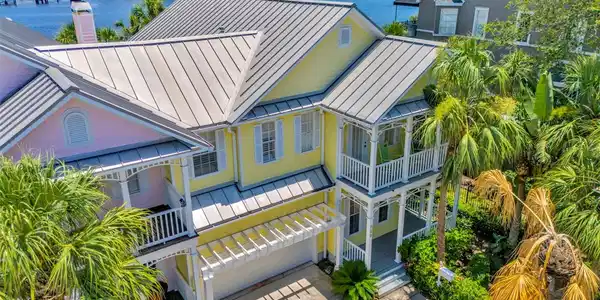 936 HEMINGWAY CIRCLE