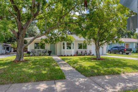 709 33RD STREET COURT W