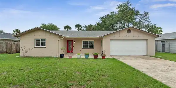 3 OVERBROOK COURT