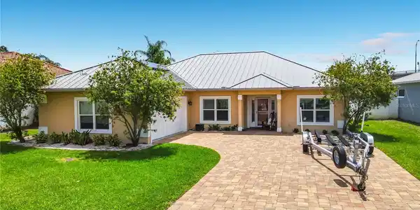 21 RICHMOND DR