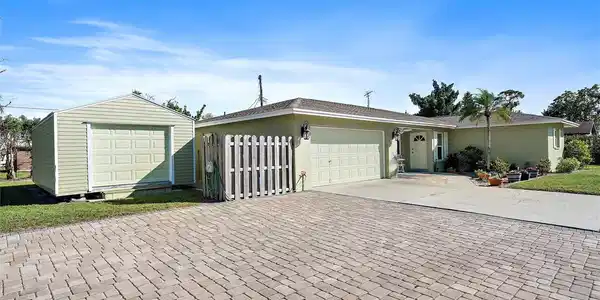 1072 VENETIAN PARKWAY