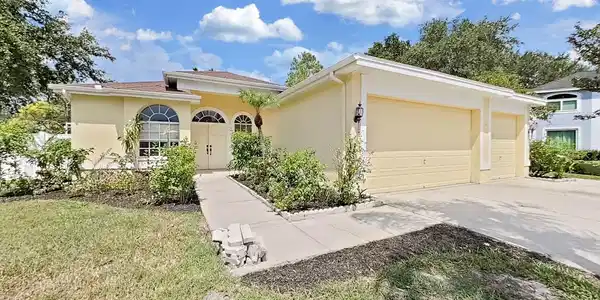 8708 EAGLE COVE