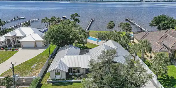4460 NORTHSHORE DRIVE