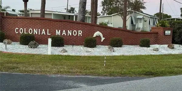 218 W OUTER DRIVE
