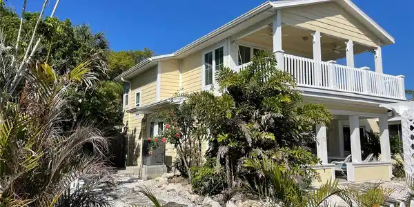 1044 BAY ESPLANADE