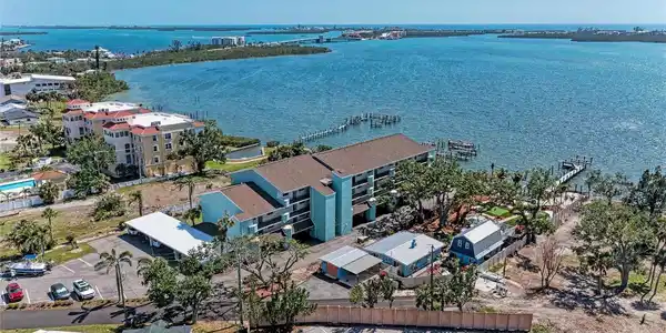 53 W BAY HEIGHTS ROAD