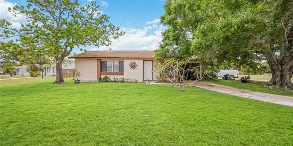 6911 KENWOOD DRIVE