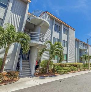 557 PINELLAS BAYWAY