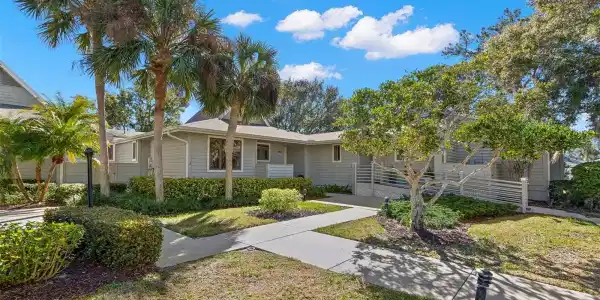 1013 CARAVEL COURT
