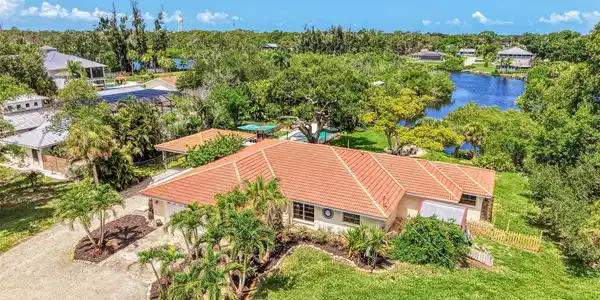 140 S OXFORD DRIVE
