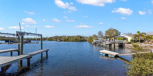 2138 BAYOU DRIVE