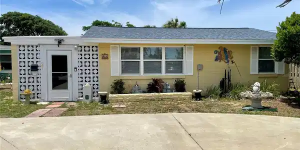 27 ALAMANDA DRIVE