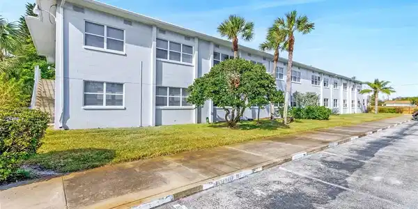 299 BANANA RIVER