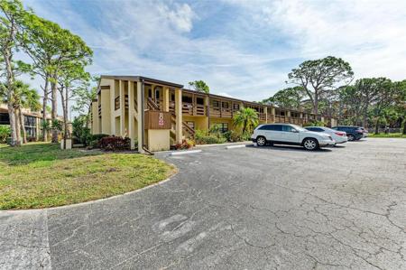 8 QUAILS RUN BOULEVARD