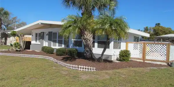 565 SHAMROCK BOULEVARD