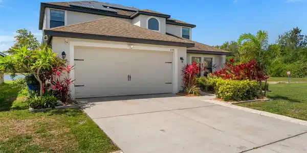 658 CHATHAM WALK