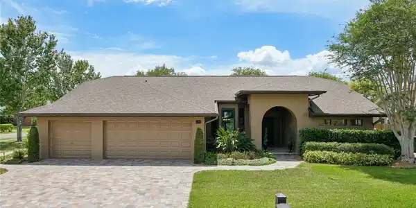 1215 HUNTINGTON LANE
