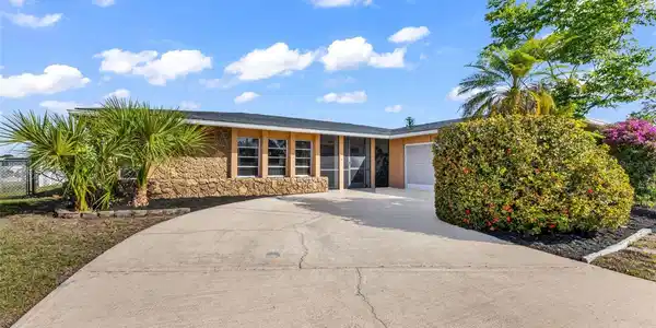 18 ANNAPOLIS LANE