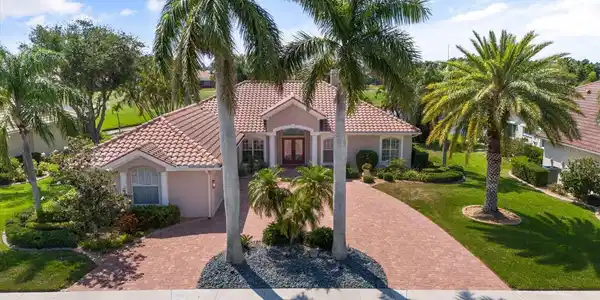 836 BLUE CRANE DRIVE