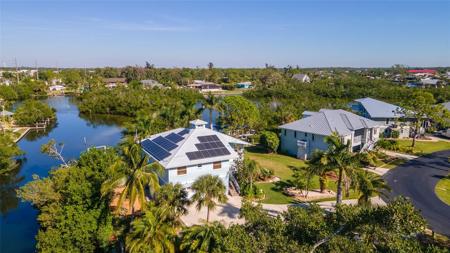 7113 PINEBAY BOULEVARD