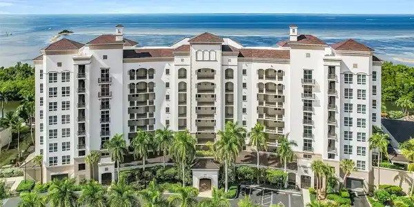 3329 SUNSET KEY CIRCLE