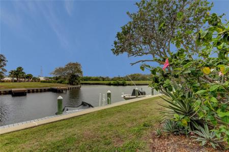 420 MOORINGS COVE DRIVE
