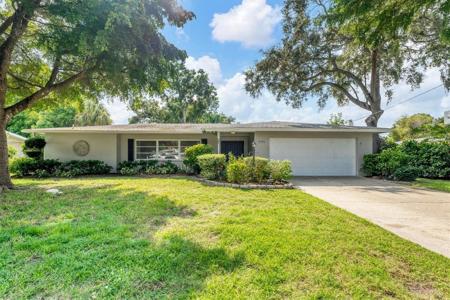 2104 HYDE PARK CIRCLE