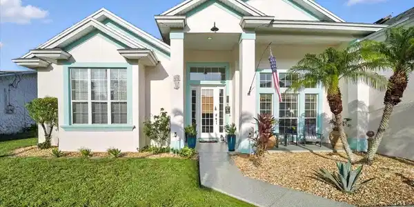23 CORAL REEF COURT N