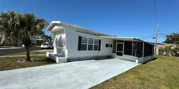 225 OUTER DRIVE E