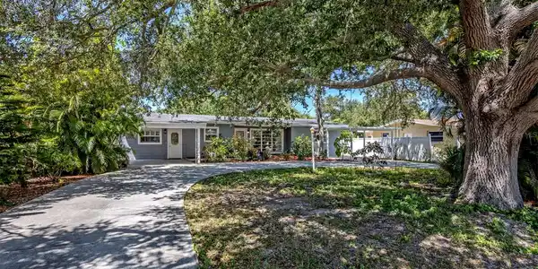 814 GUILD DRIVE