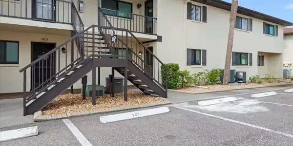 461 AIRPORT E