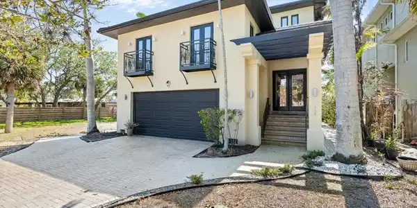 4964 COMMONWEALTH DRIVE