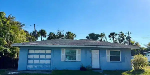 203 PEACOCK LANE