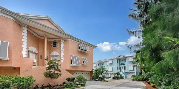 3942 HAMILTON CLUB CIRCLE