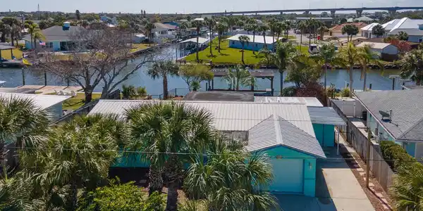 304 PALM CIRCLE