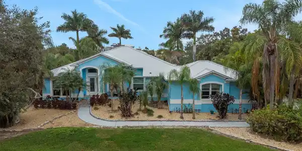 424 ISLAND CAY WAY