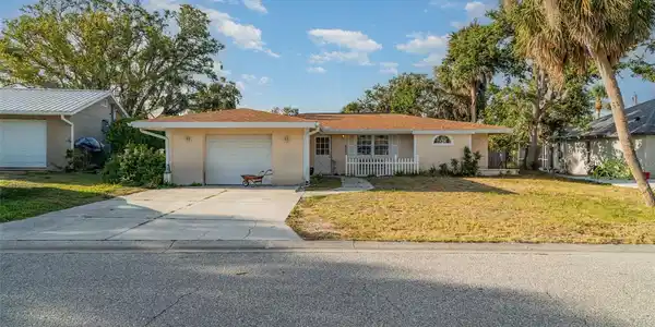 504 CASAS BONITAS DRIVE