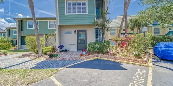 1028 APOLLO BEACH