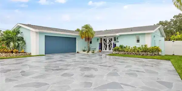5690 BAYVIEW DRIVE
