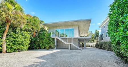 4949 COMMONWEALTH DRIVE