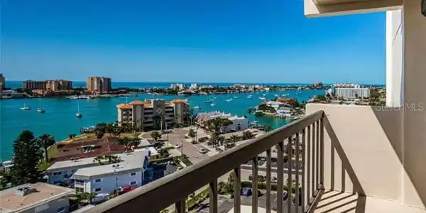400 ISLAND WAY