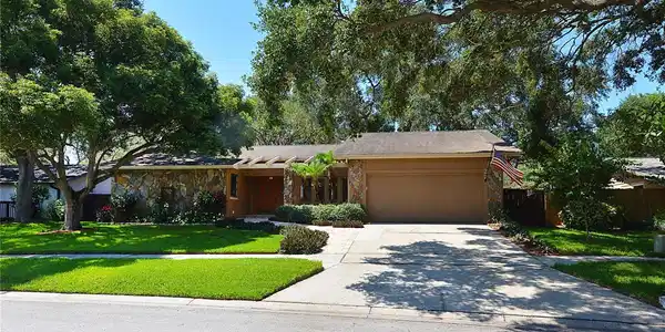 27 HICKORY LANE