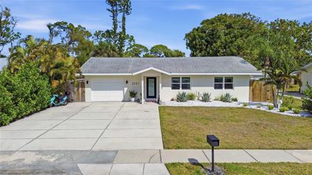 2121 PALM TERRACE