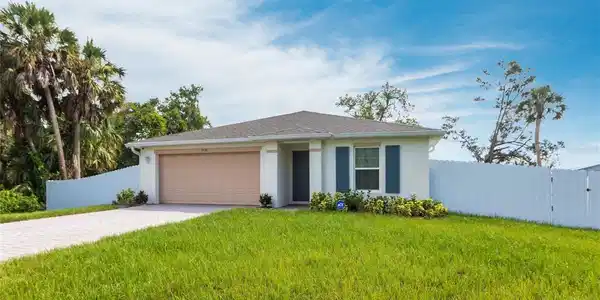 2554 LAKESHORE CIRCLE