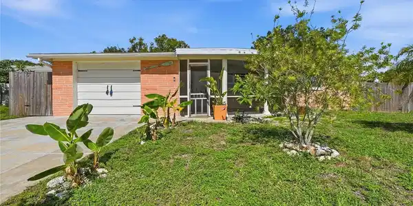 2704 LAWN PLACE