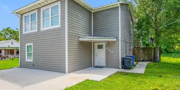 820 MANATEE AVENUE