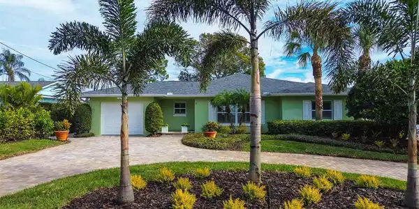 718 BAYSHORE DRIVE